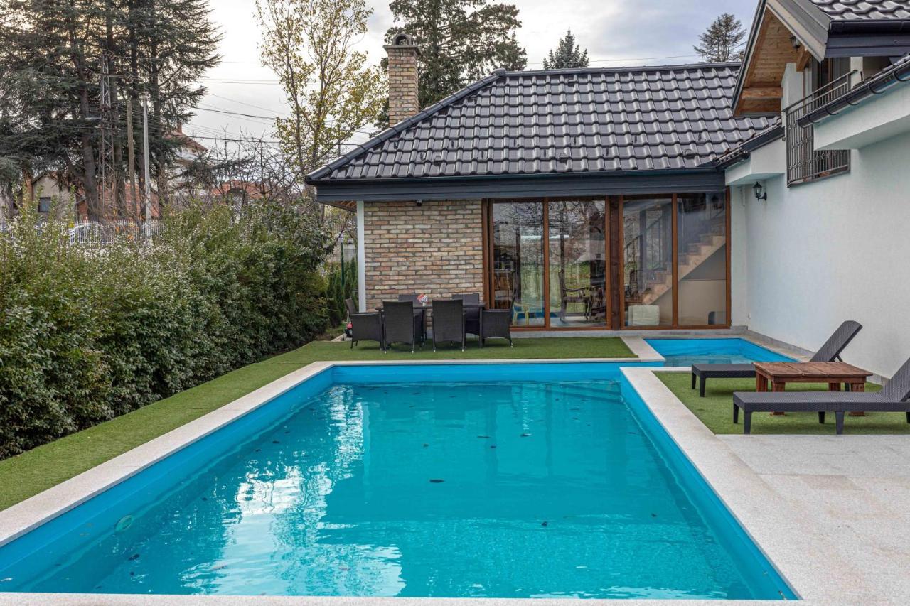 City Escape Luxury Villa Zuce Exterior photo