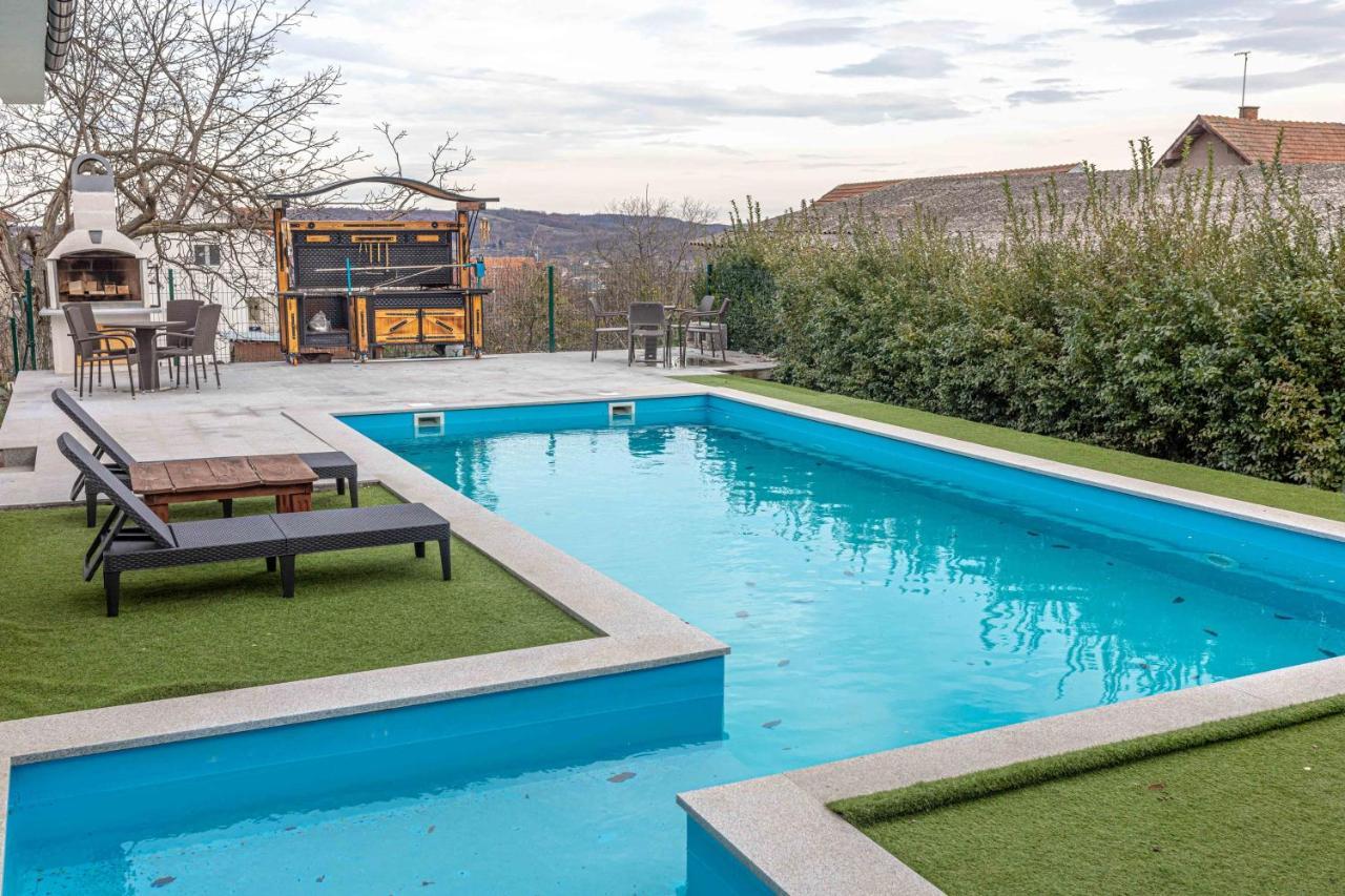 City Escape Luxury Villa Zuce Exterior photo